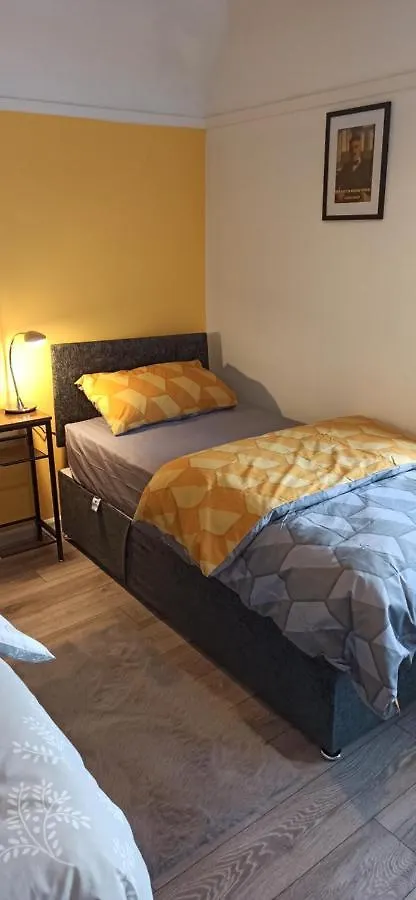 Broxtowe House -3 Bed House Parking Nottingham Villa
